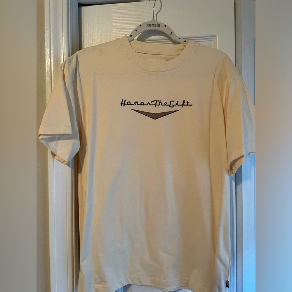 Honor the gift graphic tee